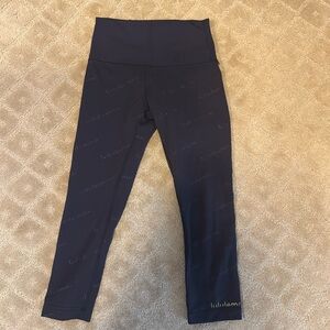 Lululemon Black Embossed Capri Leggings